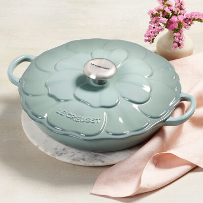 シグニチャー ビュッフェ・キャセロール 26cm ペタルレリーフ 
