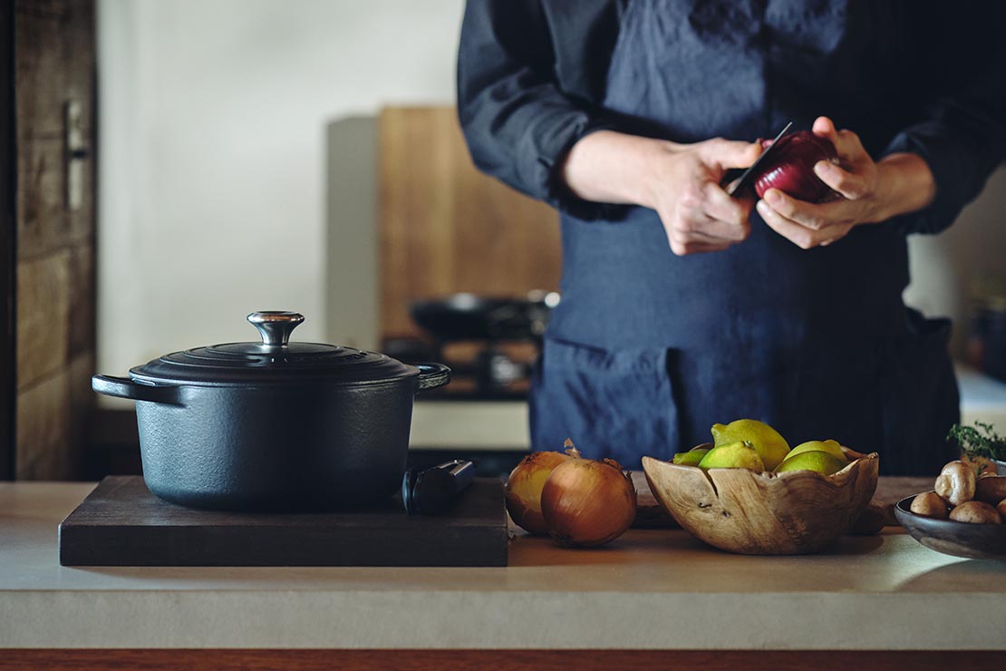 食卓に洗練をもたらすモノクロームの美