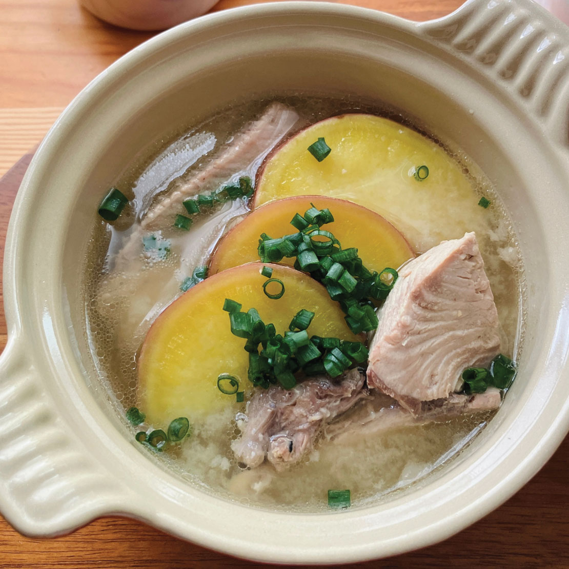 ル・クルーゼで作る「ぶりとさつまいものあら汁」