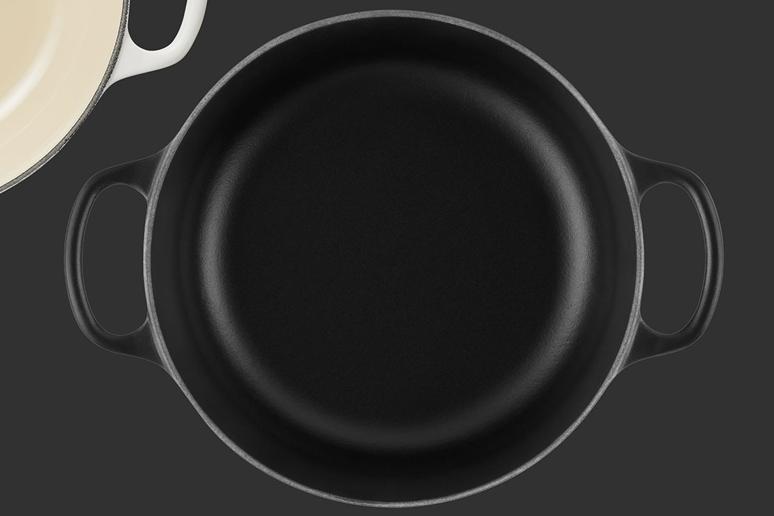 サンドホーローとブラックマットホーロー｜ル・クルーゼ（Le Creuset）