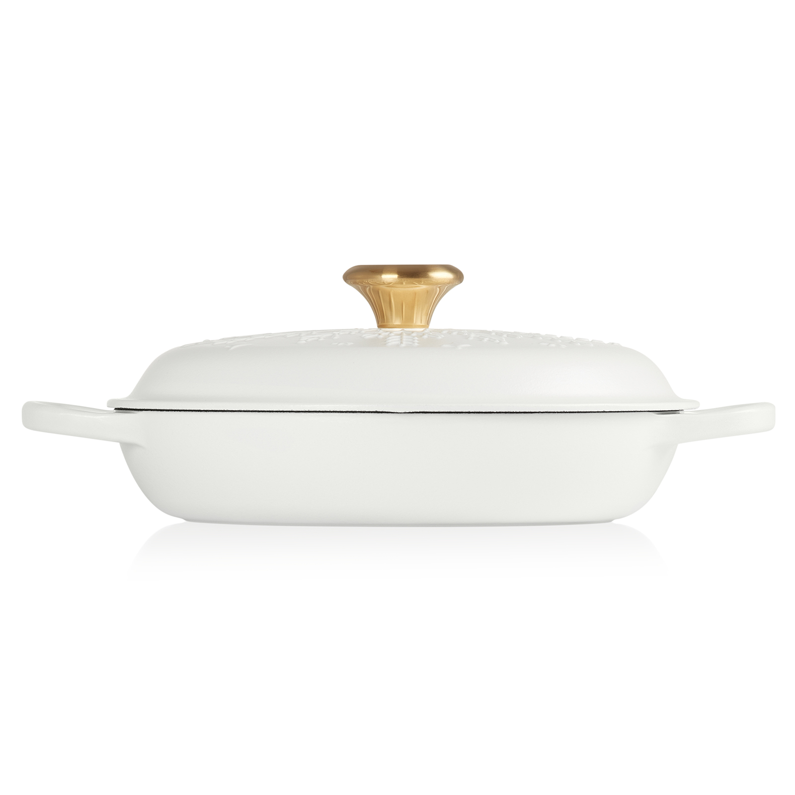 ルクルーゼ ビュッフェ キャセロール 26cm スノーフレークレリーフ シグニチャー ビュッフェ・キャセロール 26cm スノーフレークレリーフ