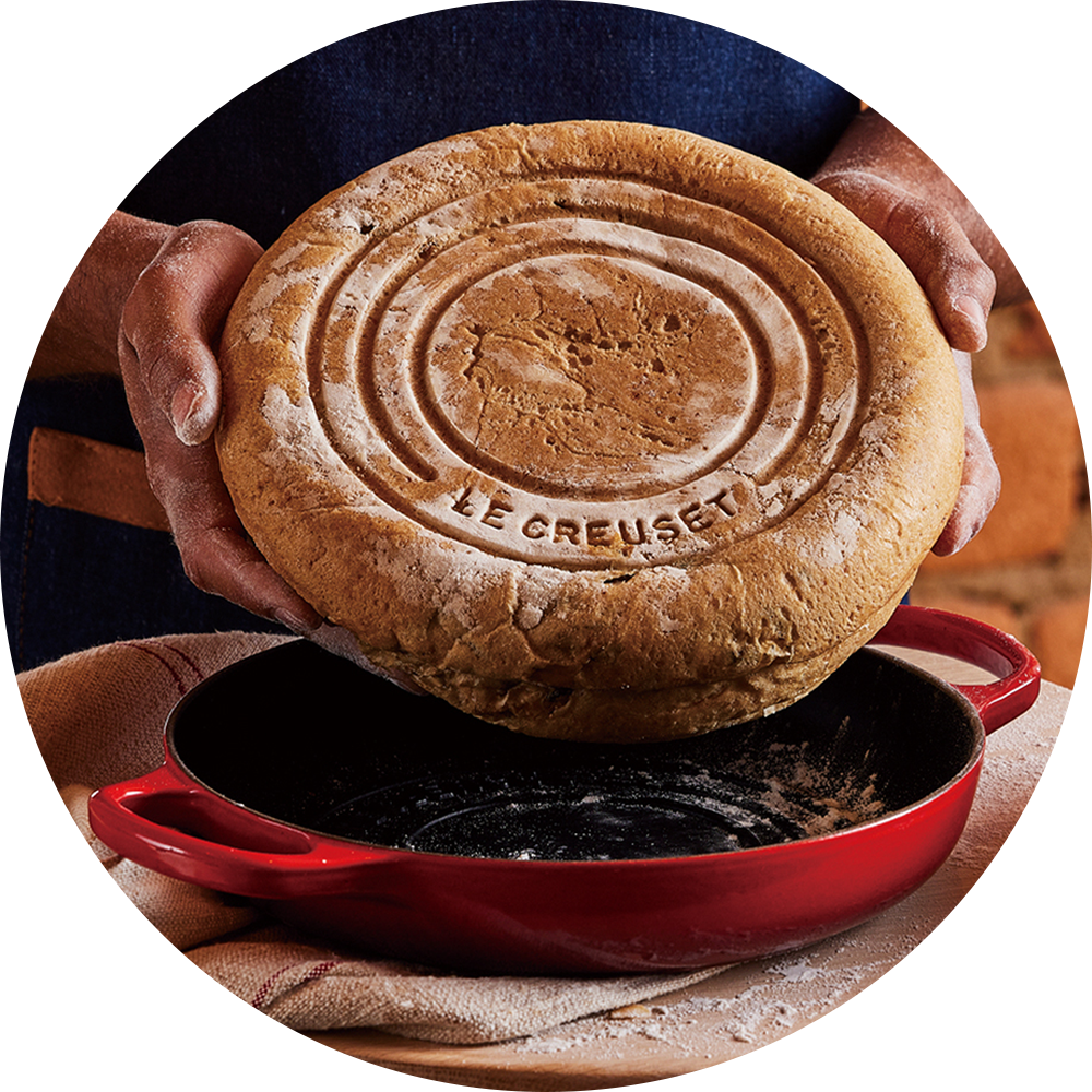 ル・クルーゼのロゴ入りパンが作れる