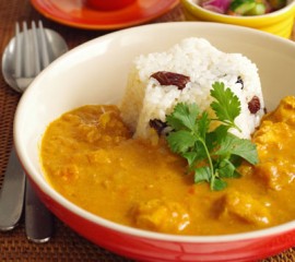 トマトの野菜だしで作るチキンカレー
