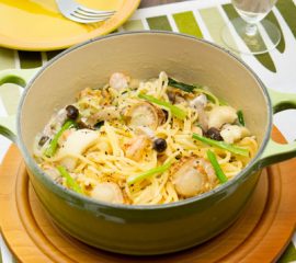 シーフードとほうれん草のクリームパスタ