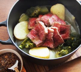 ごろごろ野菜と牛肉の蒸し煮　ピーナッツ味噌添え