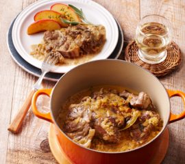 豚肉のシードル煮　焼きりんご添え